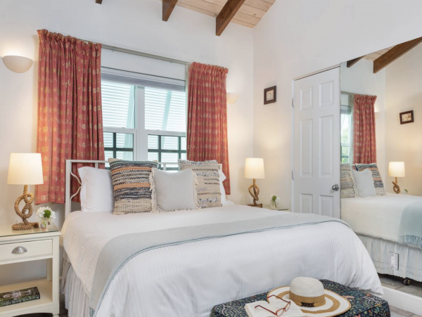 Turtle Cove Area villa with hot tub and private freshwater pool